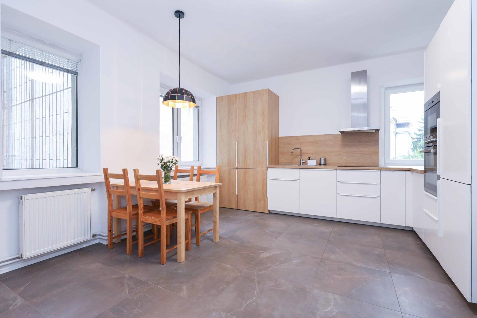 Ferienwohnung Charming Old Town Family Retreat Pressburg Exterior foto