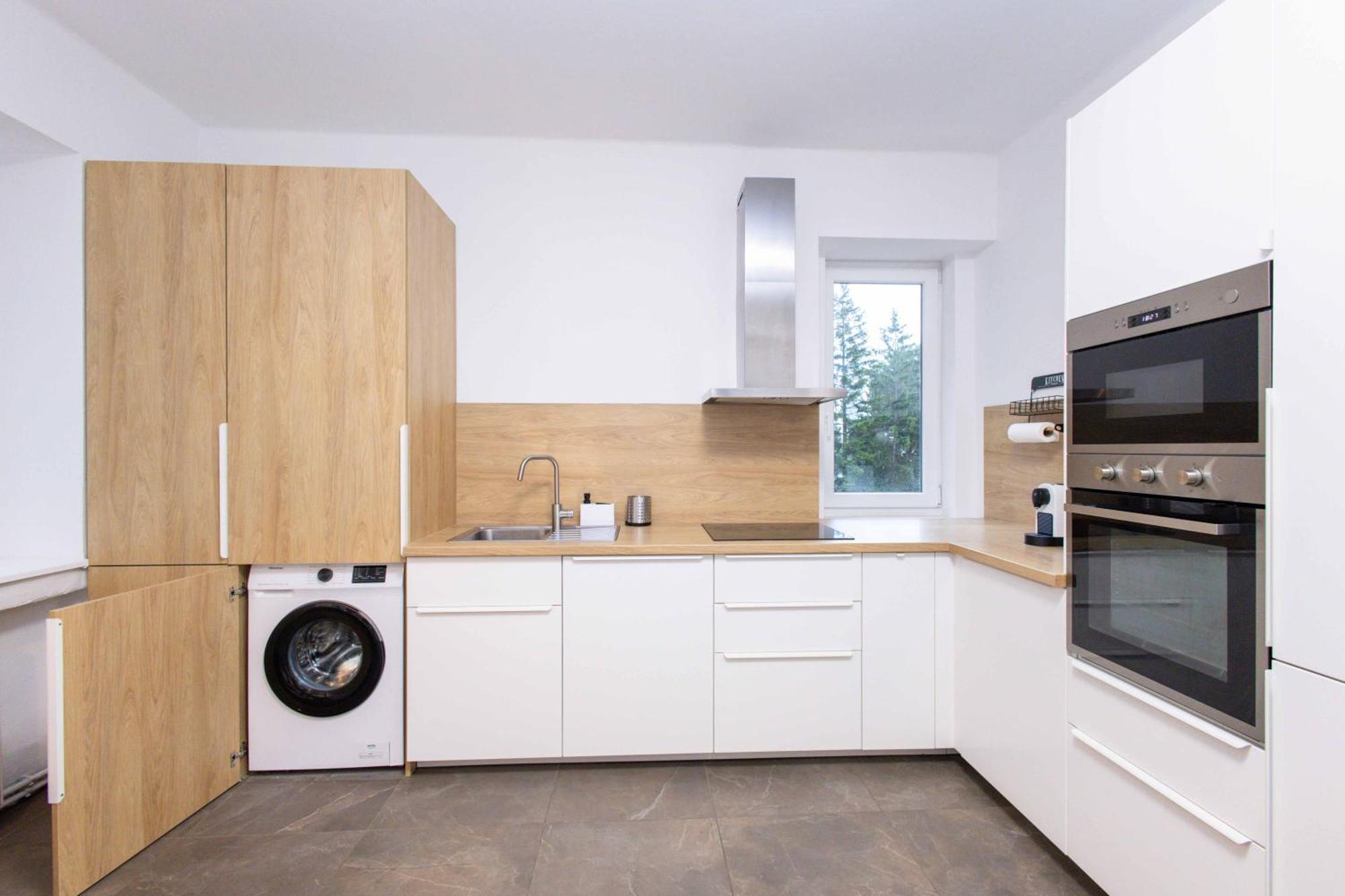 Ferienwohnung Charming Old Town Family Retreat Pressburg Exterior foto